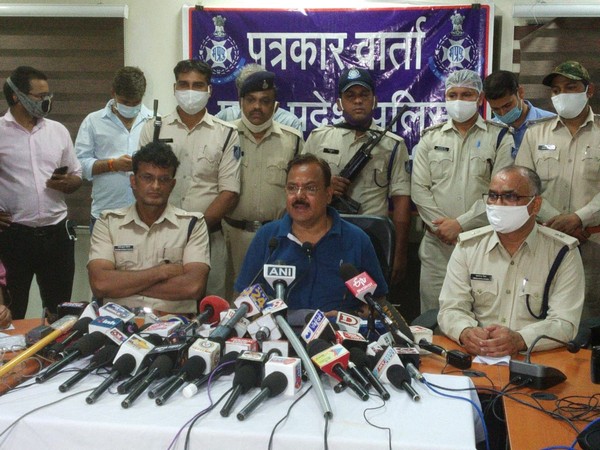 Ujjain SP Manoj Kumar Singh addressing a press conference on Thursday. (Photo/ANI)