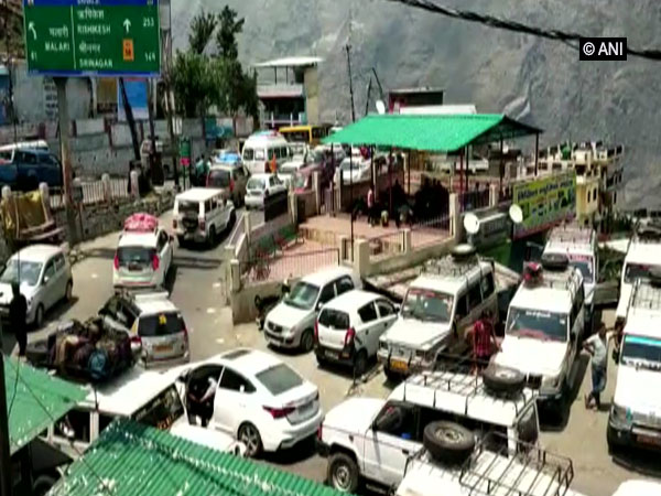 Traffic Jam in Chamoli-Badrinath Highway 