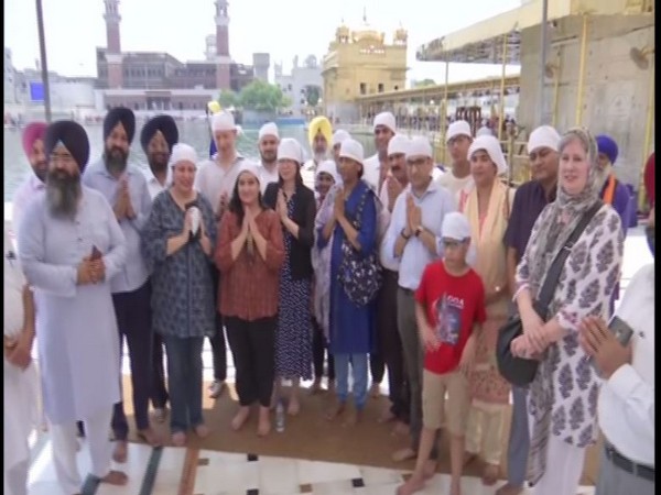 UNDP team with locals at the Harmandir Sahib (Photo/ANI)