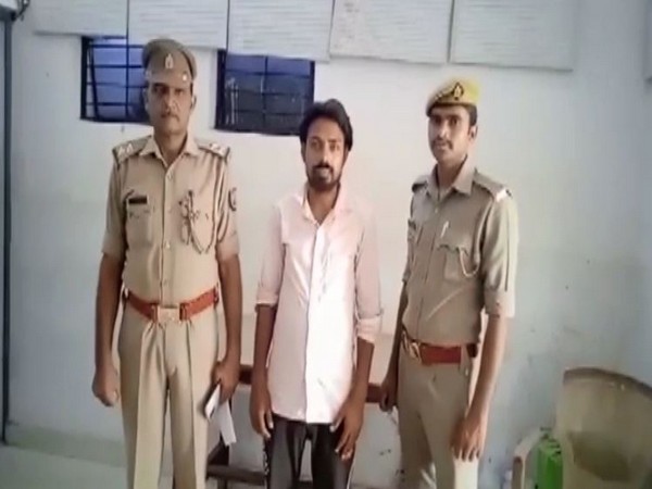 Accused Nasir (in middle)