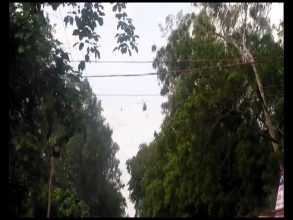 Police officials shower flower petals on Kanwar Yatris 