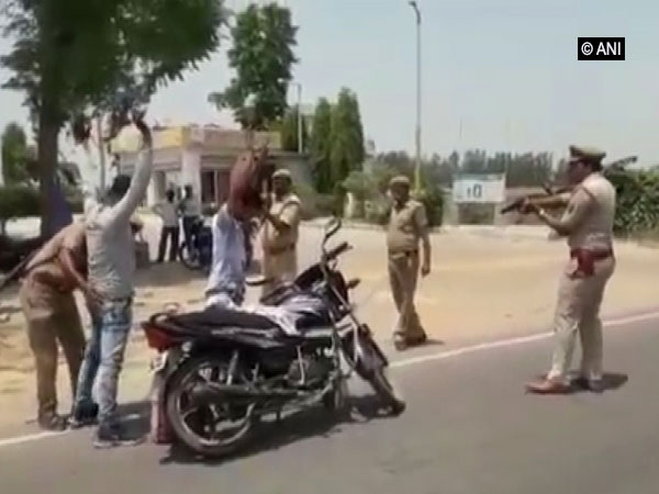 UP Police checking commuters on gunpoint. Photo/ANI