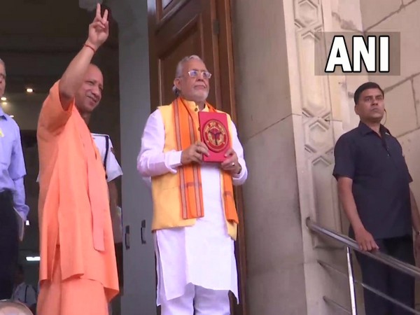 Uttar Pradesh Finance Minister Suresh Khanna with Chief Minister Yogi Adityanath (Photo/ANI)