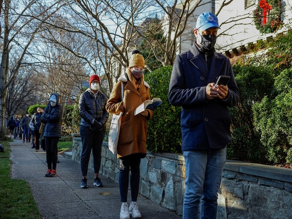 Long lines for COVID-19 tests in Washington. (Photo Credit - Reuters)