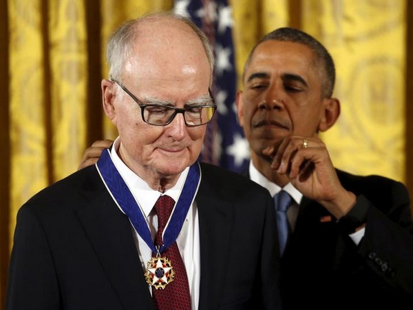 William Ruckelshaus with former President US President Barack Obama (File pic)