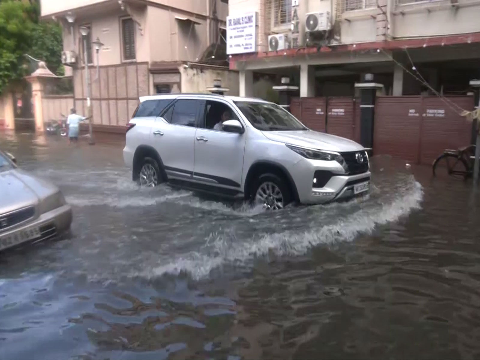 Heavy rainfall leads to severe waterlogging in parts of Kolkata city (Photo/ANI)