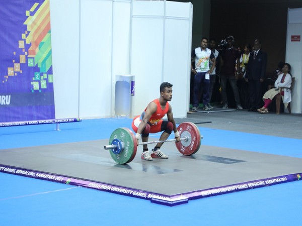 Weightlifter Uday Anil Mahajan of Kavayitri Bahinabai Chaudhari North Maharashtra University in action during KIUG (Image: SAI media)