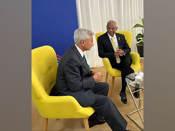 External Affairs Minister, S Jaishankar and President of Maldives, Ibu Solih at CHOGM in Kigali (Photo Credit: Twitter)