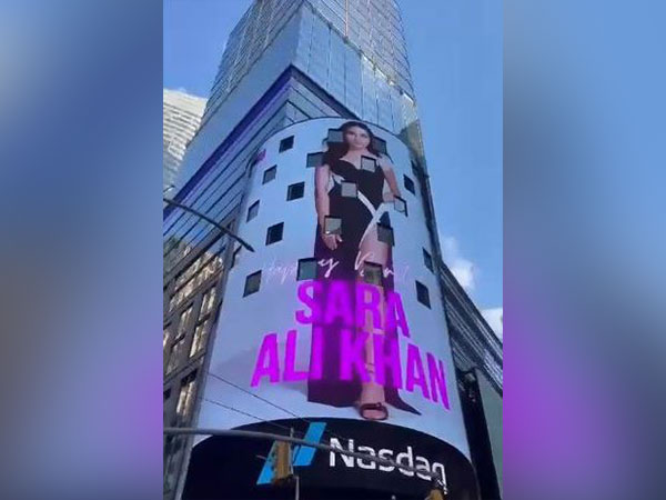 Fans celebrate Sara Ali Khan's birthday at New York's Times Square (Image Source: Twitter)