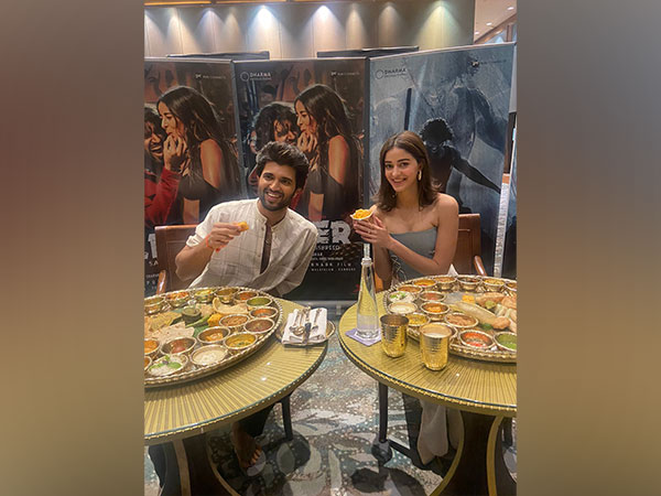 Vijay Deverakonda and Ananya Panday (Image source: Twitter)