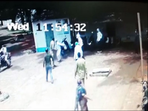 Screeengrab of the dispute between a doctor and a police constable.