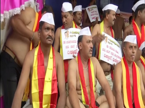 Karnataka Rakshana Vedike held an ‘underwear protest’ at Maurya circle in Bengaluru on Wednesday. Photo/ANI