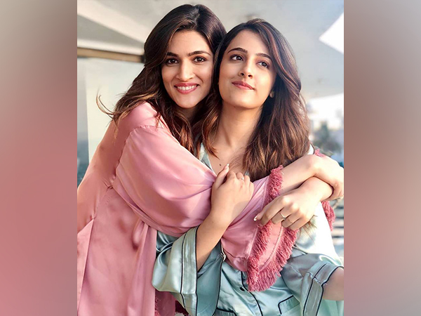 Kriti Sanon and Nupur Sanon (Image source: Twitter)