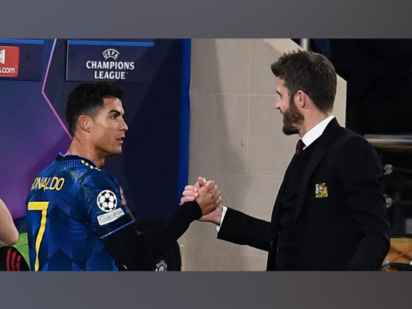 Cristiano Ronaldo and Michael Carrick (Photo: Twitter/Cristiano Ronaldo)