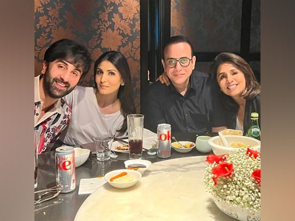 Ranbir Kapoor with family (Image source: Instagram)