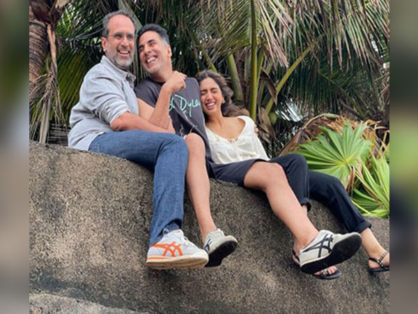 Akshay Kumar and Bhumi Pednekar with director Anand L Rai (Image source: Instagram)