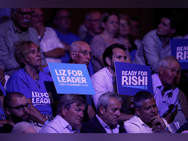 Supporters of Conservative leadership candidates Rishi Sunak and Liz Truss attend a hustings event, part of the Conservative party leadership campaign (Image Credit: Reuters)