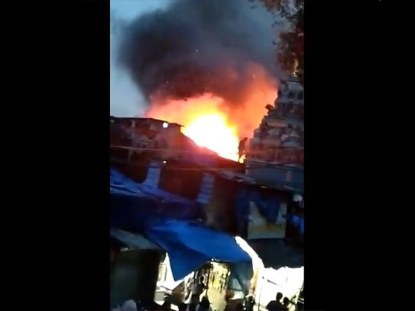 Fire in slums in Mumbai's Reay road area (Photo/ANI)