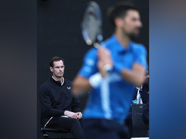 Murray looking at action as Djokovic plays. (Photo- ATP Tour X/@atptour)