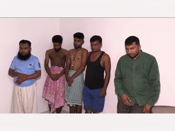 Gang arrested for fake gold and currency printing and selling (Photo/ANI)