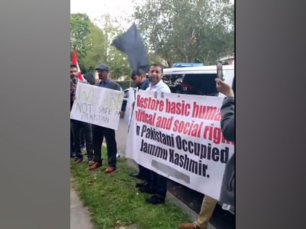 Protest held outside Pakistan High Commissioner's residence in London