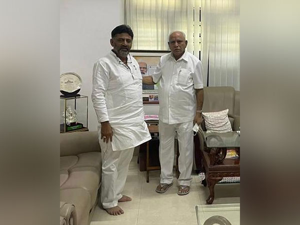 K'taka Congress chief meets BS Yediyurappa to express condolences on demise of latter's grand daughter