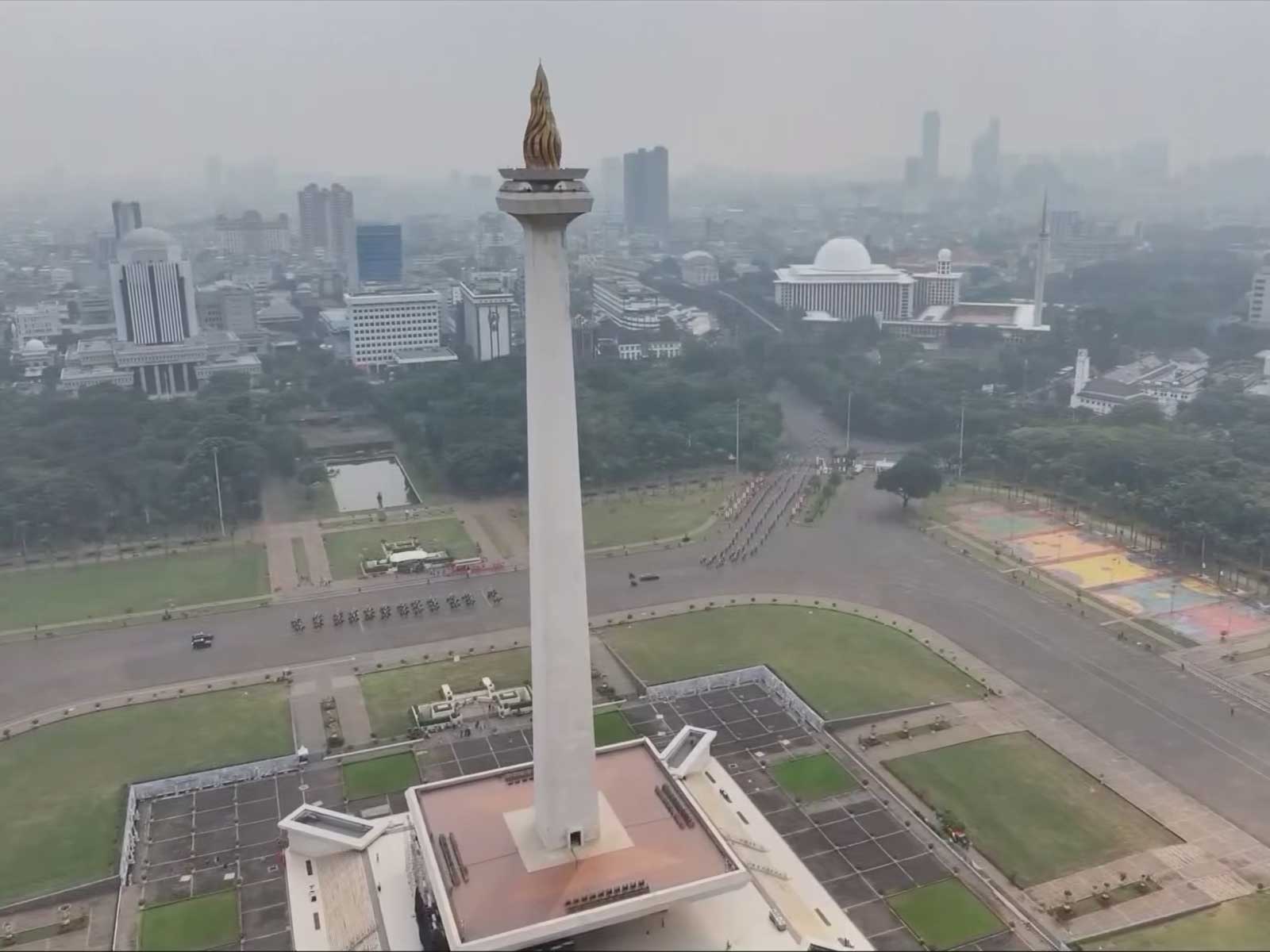 Prime Minister Narendra Modi receives a ceremonial welcome upon his arrival in Jakarta, Indonesia, during his official state visit. (Photo/ANI) Prime Minister Narendra Modi receives a ceremonial welcome upon his arrival in Jakarta, Indonesia, during his official state visit. (Photo/ANI)