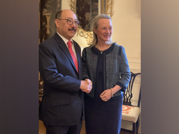 Ambassador Alice Wells, Acting Asst Secy of State for South&Central Asia  with outgoing Indian Ambassador to US Harsh Vardhan Shringla.