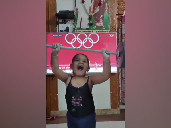 The little girl imitating Chanu (Image: Sathish Sivalingam's Twitter )