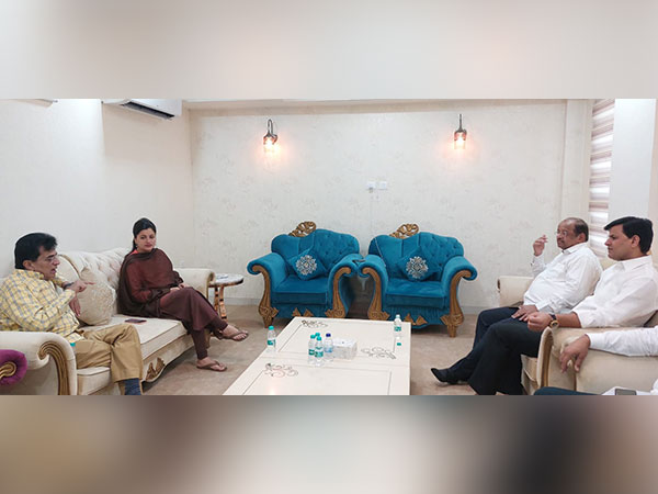 BJP Leaders Kirit Somaiya, Gopal Shetty at the residence of Rana couple in Delhi (Photo/ANI)