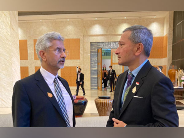 EAM S Jaishankar meets Singapore FM Vivian Balakrishnan (Photo Credit:Twitter/S Jaishankar)