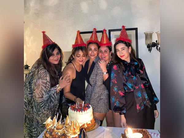 Mallika Bhat, Amrita Arora, Malaika Arora, Kareena Kapoor, Karisma Kapoor (Image source: Instagram)