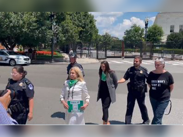 US Police arrested Congresswoman Alexandria Ocasio-Cortez during protest (Image Credit: Photograb from viral video) 
