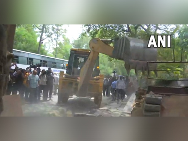 Visual of SDMC demolition drive at New Friends Colony (Photo/ANI)