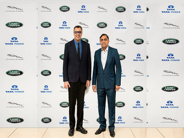 Rohit Suri of JLR India (left) with and Tata Power's Chief Financial Officer Ramesh Subramanyam