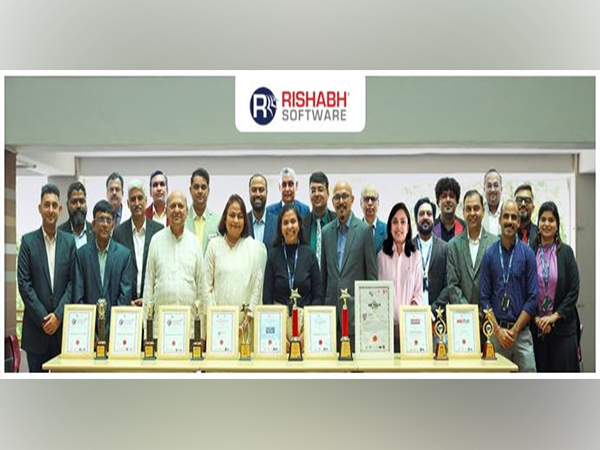 Rishabh Software team with the World HRD Congress 2022 awards
