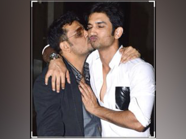 'Dil Bechara' director Mukesh Chhabra with late actor Sushant Singh Rajput (Image Source: Twitter)