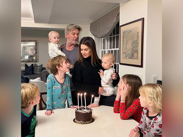Hilaria Baldwin with Alec Baldwin and their six kids (Image source: Instagram)