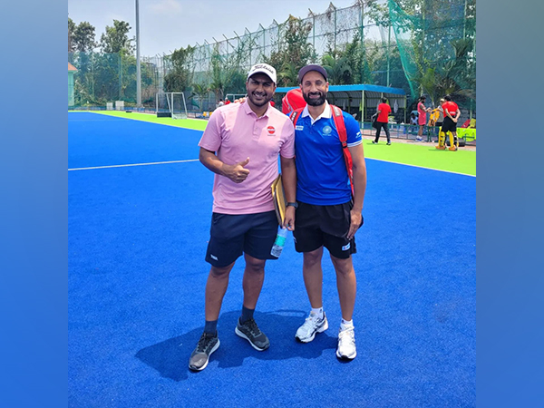 Former India hockey players VR Raghunath and Sardar Singh (Image: MYAS)