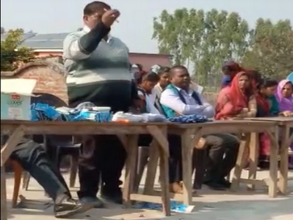 Praveen Mall, the manager of Harivansh Memorial Inter College addressing students in Mau. Photo/ANI