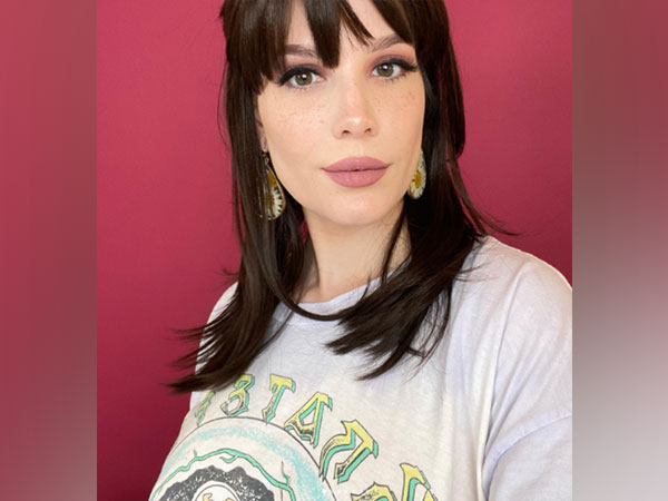 Halsey (Image source: Instagram)