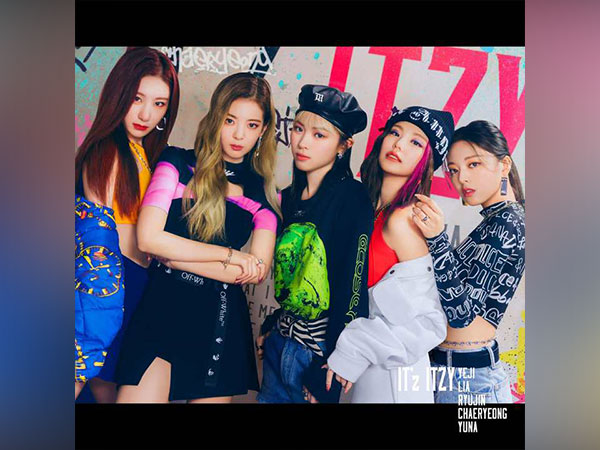 ITZY releases first Japan debut album 'IT'z ITZY' (Photo: JYP Entertainment)