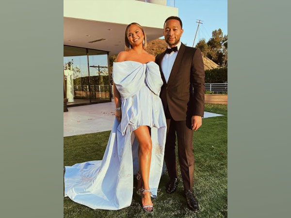 Chrissy Teigen, John Legend (Image source: Instagram)