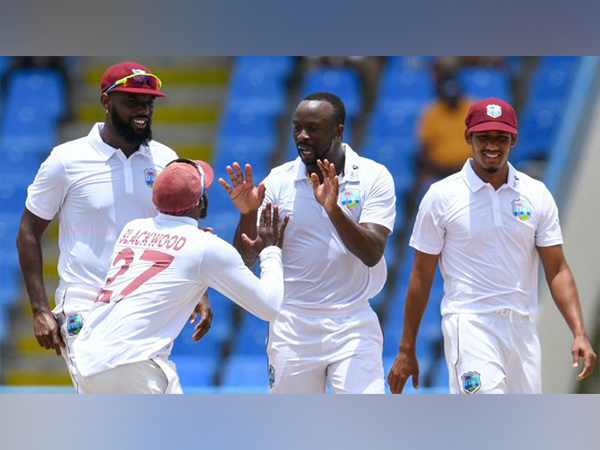 Kemar Roach with Team West Indies (Photo/ICC-Twitter)