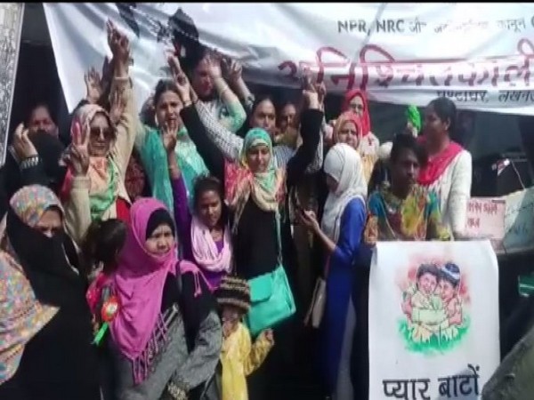 Protest at Lucknow's iconic Clock Tower in Hussainabad on Sunday. Photo/ANI