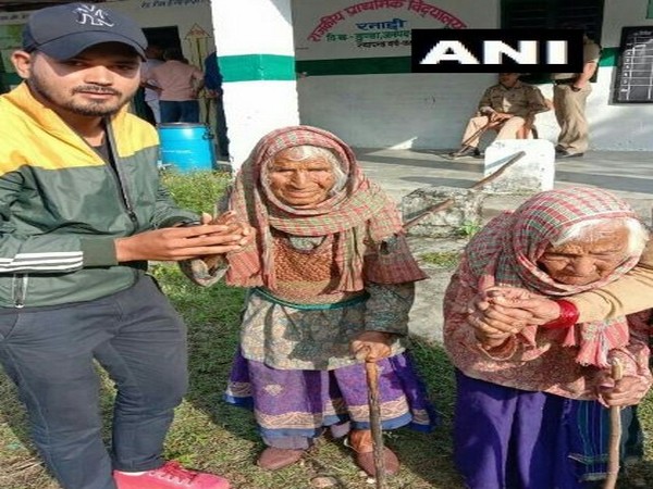 105-year-old Tara Devi and 103-year-old Kasturi Devi at the polling booth on Saturday in Uttarkashi. Photo/ANI