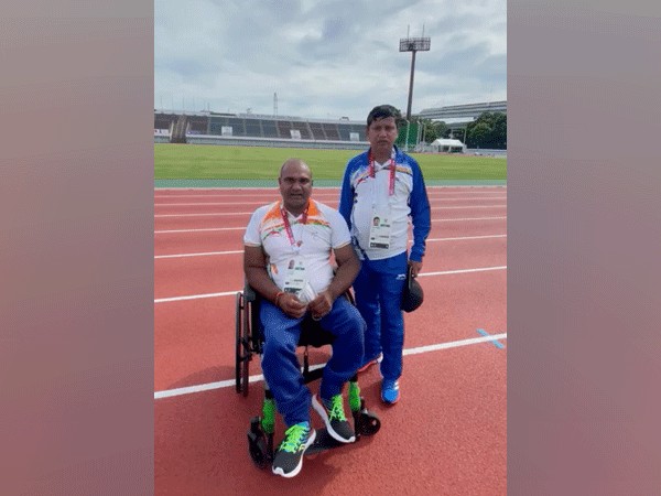 Para-athlete Vinod Kumar with his coach (Image: Paralympic Committee of India)