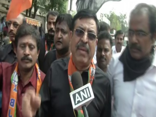 BJP leader V Satyamurthy held a rally in Vijayawada, Andhra Pradesh against three capital issue on Tuesday. Photo/ANI