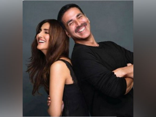 Actors Vaani Kapoor and Akshay Kumar (Image source: Twitter) 