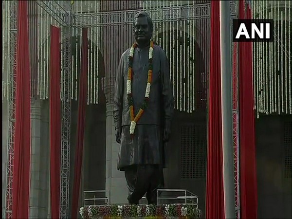 The statue of former Prime Minister Atal Bihari Vajpayee unveiled Lok Bhawan, Lucknow on Wednesday. Photo/ANI